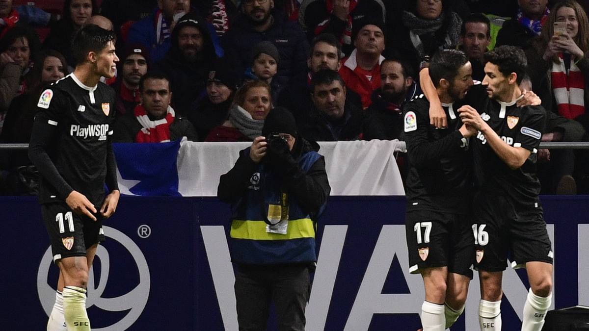 Auf Rechtsaußen glänzt Pablo Sarabia (2. v. rechts) mit seiner Dynamik, Finesse und Abschlussstärke (8 Tore). Sein Backup ist aber auch nicht von schlechten Eltern: Ein gewisser Jesus Navas (re.), der nach Jahren bei ManCity wieder zu seinem Jugendverein zurückgekehrt ist