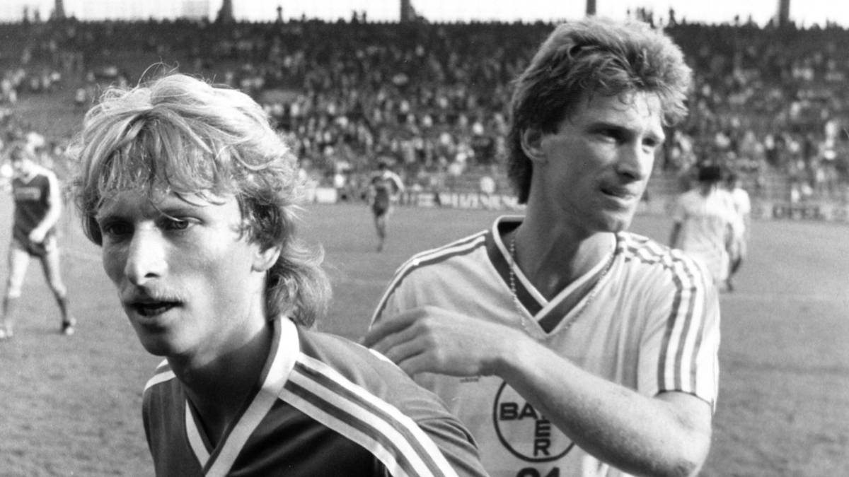 CHRISTIAN und TONI SCHREIER: Für den VfL Bochum, Bayer Leverkusen und Fortuna Düsseldorf erzielte Christian Schreier (r.) 106 Bundesliga-Tore. Sein Bruder Toni (l.) war weniger erfolgreich, erzielte jedoch in 21 Bundesliga-Spielen immerhin ein Tor für Bochum