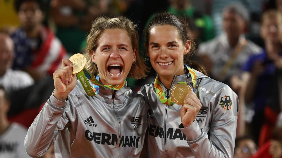 Laura Ludwig und Kira Walkenhorst schreiben Geschichte! Das deutsche Beach-Duo sichert sich als erstes europäisches Duo eine Medaille im Beach-Volleyball der Frauen - und es ist direkt Gold