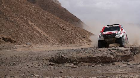 Nasser Al-Attiyah liegt zur Halbzeit der Rallye Dakar klar in Führung