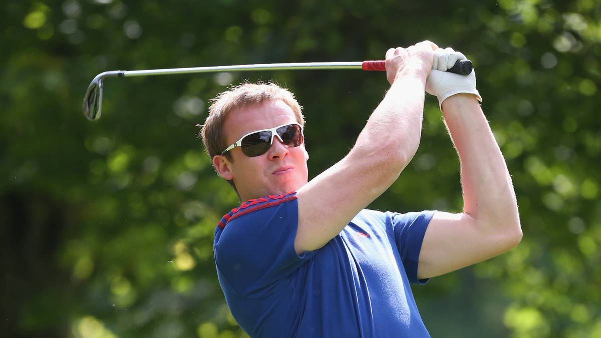 Der Gang auf den Platz sei am Anfang aber nicht ganz freiwillig erfolgt. "Gruppenzwang", sagte Loch gegenüber der "Golfpost". Es habe ihm dann aber so viel Spaß gemacht, dass er immer wieder auf den Platz zurückkehre, "auch wenn es manchmal frustrierend ist"