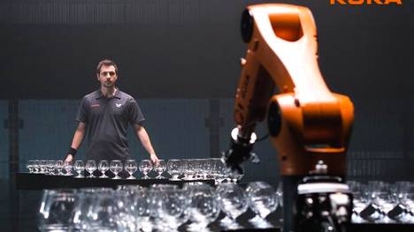 Der Werbespot von Timo Boll mit einem Roboter in China stellt sich als Hit heraus