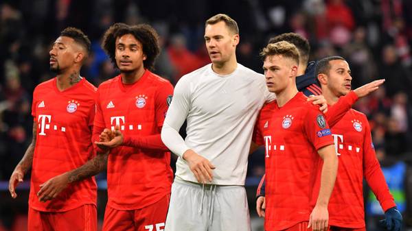 MUNICH, GERMANY - DECEMBER 11: Jerome Boateng, Joshua Zirkzee, goalkeeper Manuel Neuer and Joshua Kimmich of Bayern Muenchen celebrate after the UEFA Champions League group B match between Bayern Muenchen and Tottenham Hotspur at Allianz Arena on December 11, 2019 in Munich, Germany. (Photo by Sebastian Widmann/Bongarts/Getty Images)