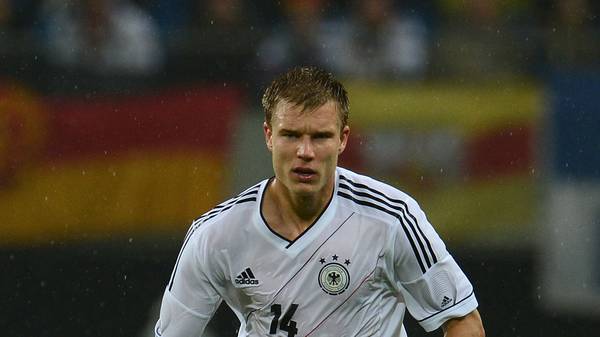 Germany's defender Holger Badstuber cont
