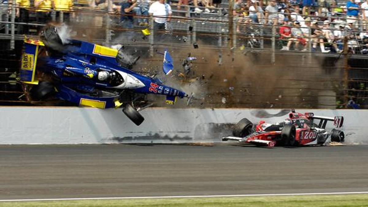 2010: Spektakulärer Unfall von Mike Conway, danach wird das Rennen unter Gelber Flagge beendet.  In der vorletzten Runde hebt der Wagen von Conway ab, schleudert gegen den Zaun und dann wieder auf die Strecke zurück. Nur die Sicherheitszelle des Piloten hält dem gewaltigen Aufprall stand. Conway kommt mit einer Verletzung am linken Unterschenkel davon