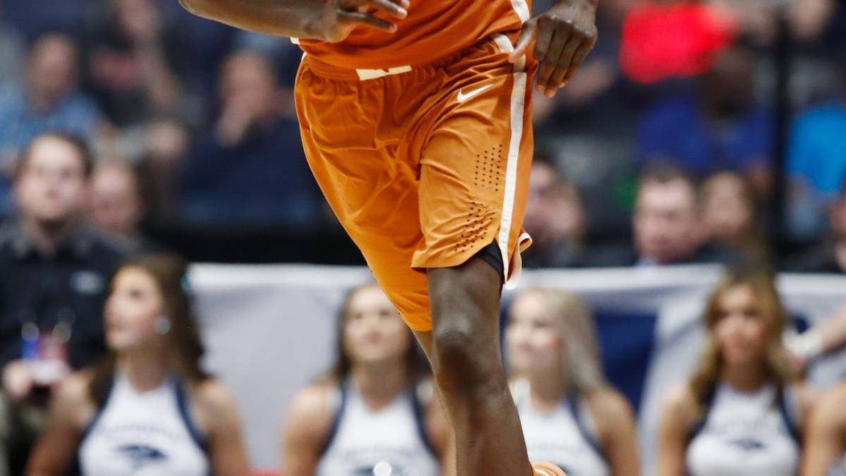 PICK 6 - MO BAMBA (Center, Texas) - ORLANDO MAGIC: Auch wenn die Center-Position in Zeiten des Small Ball etwas an Bedeutung verliert, ein starker Defensiv-Anker in der Mitte ist aber nach wie vor ein Trumpf. Bamba hat unfassbar großes Potenzial als Shot Blocker, seine Spannweite ist fast schon unfair