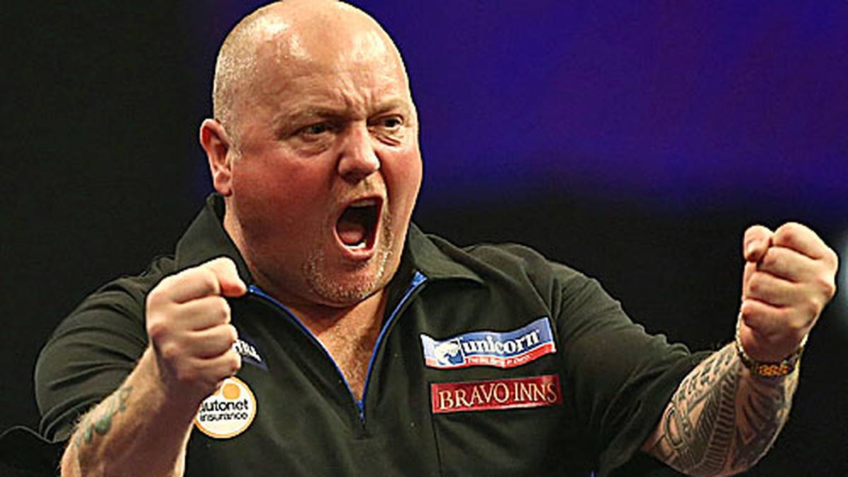 Andy Hamilton behält die Nerven und dreht die Partie. "The Hammer" steht in Runde zwei