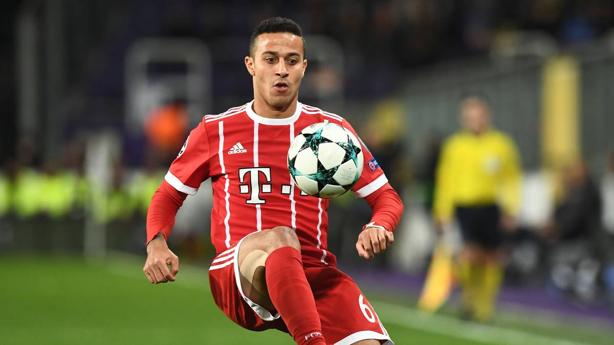 THIAGO ALCANTARA (bis 44.): Nach seiner Pause gegen Augsburg kehrte der Spanier in die Startelf zurück, war aber als Coman-Ersatz auf der linken Seite eine Fehlbesetzung und konnte sich kaum einmal nennenswert in Szene setzen. Noch vor der Pause ebenfalls wegen einer Muskelverletzung ausgetauscht (44.). SPORT1-Note: 4,5