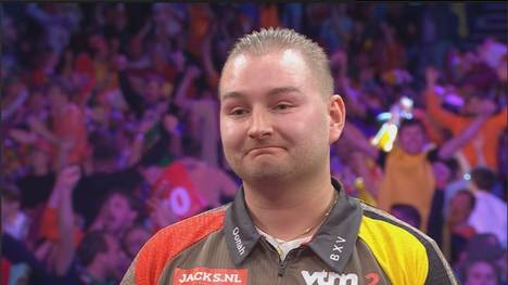 Chris Dobey besiegt Dimitri van den Bergh und zieht in die nächste Runde. Highlight des Matches kommt aber von van den Bergh mit einem 160er-Finish.