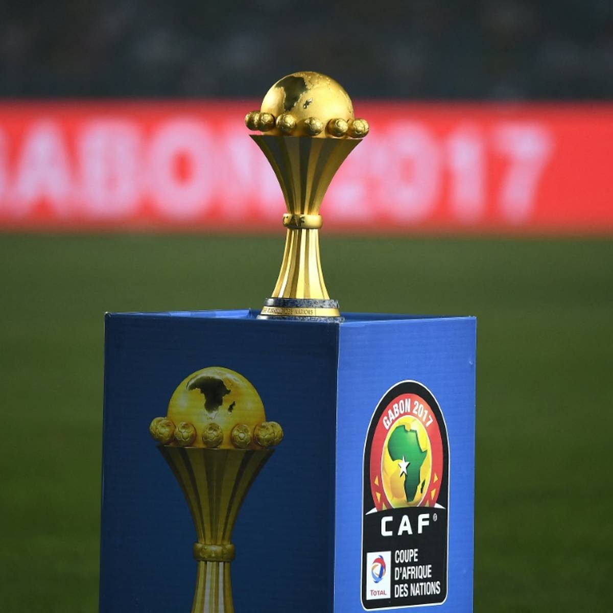 Der ursprünglich für Sommer 2023 geplante Fußball-Afrika-Cup in der Elfenbeinküste ist in den Januar und Februar des folgenden Jahres verlegt worden.