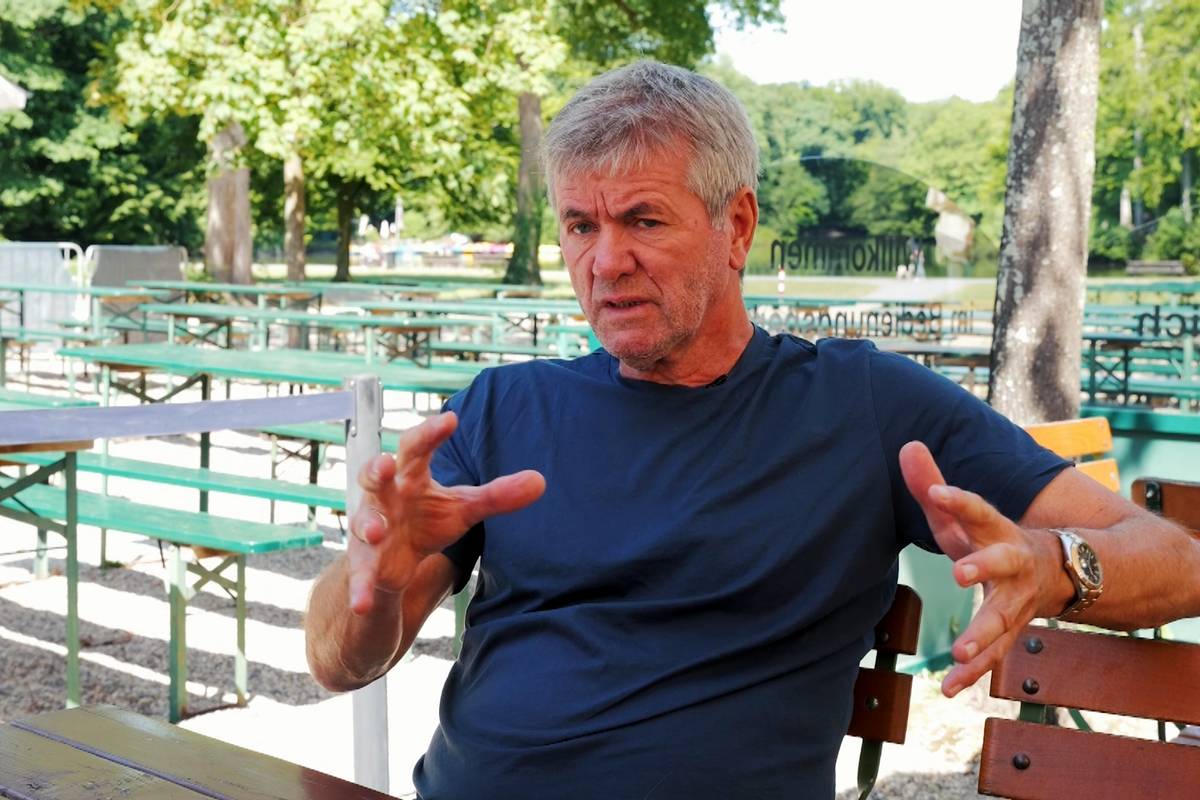 Trainer-Legende Friedhelm Funkel äußert sich im SPORT1-Interview zum Vorfall seines Ex-Schützlings Florian Neuhaus, der im betrunkenen Zustand seinen eigenen Gladbacher Manager Roland Virkus diskreditierte.