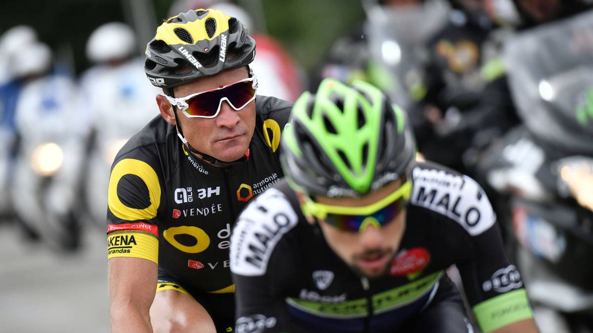 Zu ihm gesellt sich wenig später sein Landsmann Thomas Voeckler (l.) 