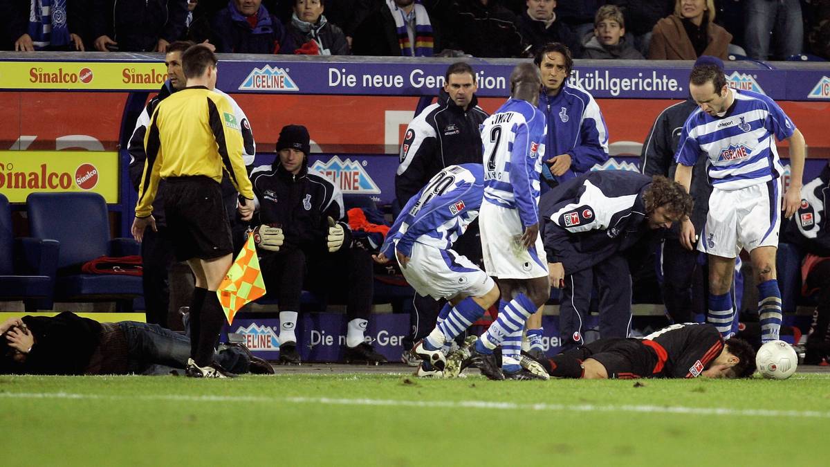 Trotzdem fliegt der damalige Kölner vom Platz. Meiers Strafe fällt allerdings höher aus: Der DFB verhängt ein dreimonatiges Berufsverbot