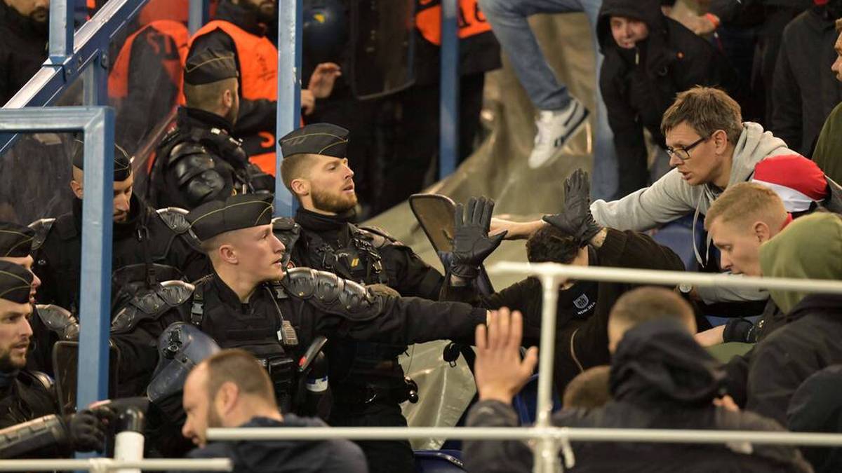 Fans des FC Bayern geraten mit der Pariser Polizei aneinander