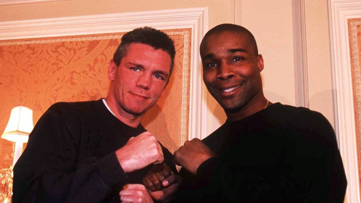 1998 holt Rocky im Kampf gegen Michael Nunn den Halbschwergewichtstitel der WBC. Der Titelgewinn ist umstritten, weil der Titelverteidiger Roy Jones Jr. seinen Gürtel nie offiziell abgibt. Der Verband hatte Jones missverstanden und erkennt Rocchigiani im Anschluss den Titel wieder ab