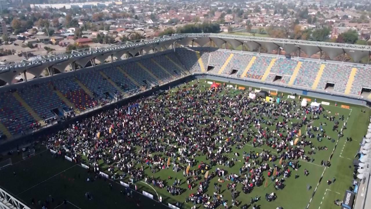 Über 8000 Fans! Panini-Wahnsinn in Chile