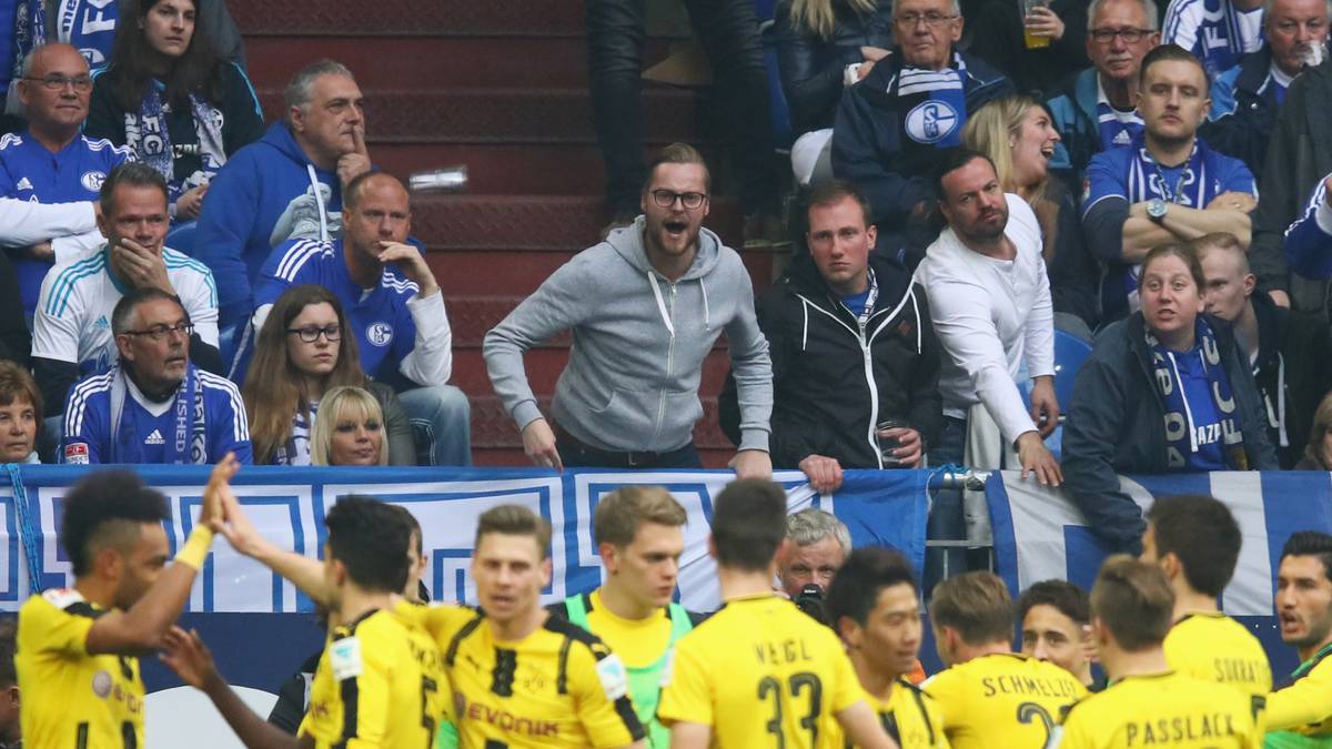 Bei den Schalker Zuschauern kommt der extravagante Jubel nicht so gut an