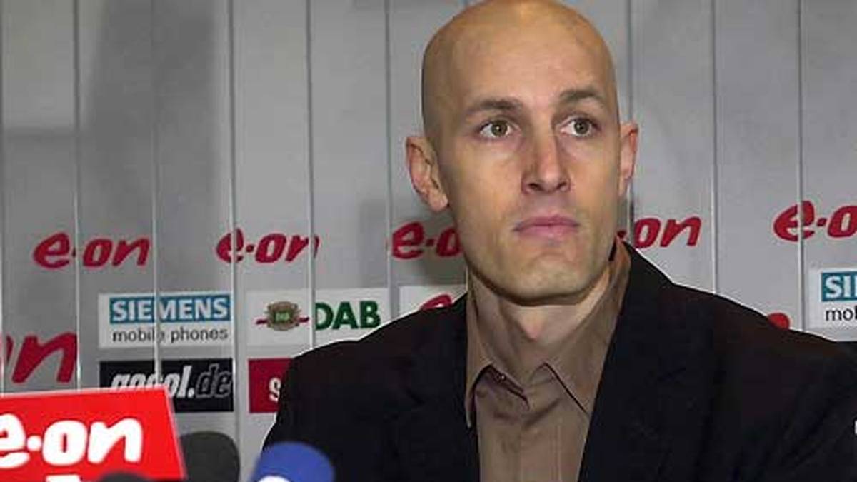 Die tragische Erklärung, die von den Ärzten festgestellt wird: ein Hirntumor. Herrlich muss sich einer langwierigen Strahlentherapie unterziehen