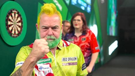 Peter Wright lässt gegen Noa-Lynn van Leuven in der ersten Runde nichts anbrennen. In seiner zweiten Partie wartet nun Arno Merk auf den Schotten. 