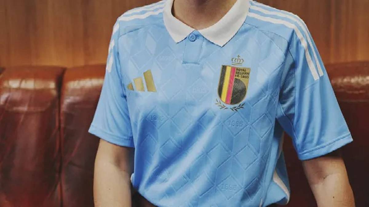 Belgien (Gast) - Ausrüster: Adidas - Die Auswärtstrikots der Belgier erstrahlen in Hellblau. 
