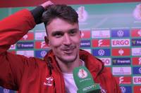 Kölns Dejan Ljubicic trifft erst aus kürzester Distanz das leere Tor nicht, wird durch einen Elfmeter aber doch zum Pokal-Matchwinner gegen Hertha. Doch der Effzeh-Profi bleibt bescheiden.