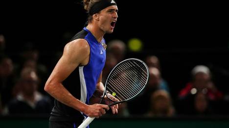 Alexander Zverev plays in the Paris Final