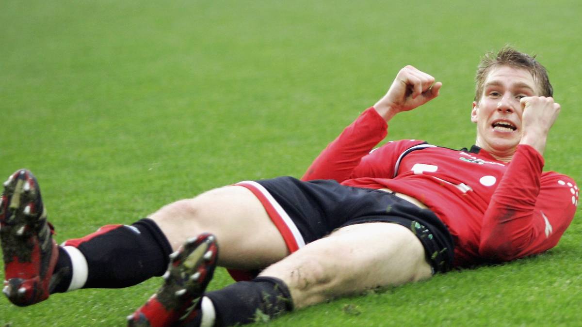 Per Mertesacker setzt seiner großen Karriere am Samstag um 15.30 Uhr (LIVE auf DAZN) mit einem klangvoll besetzten Abschiedsspiel in Hannover ein Ende. MERTES 96-FREUNDE treffen auf PERS WELTAUSWAHL. SPORT1 zeigt alle Stars