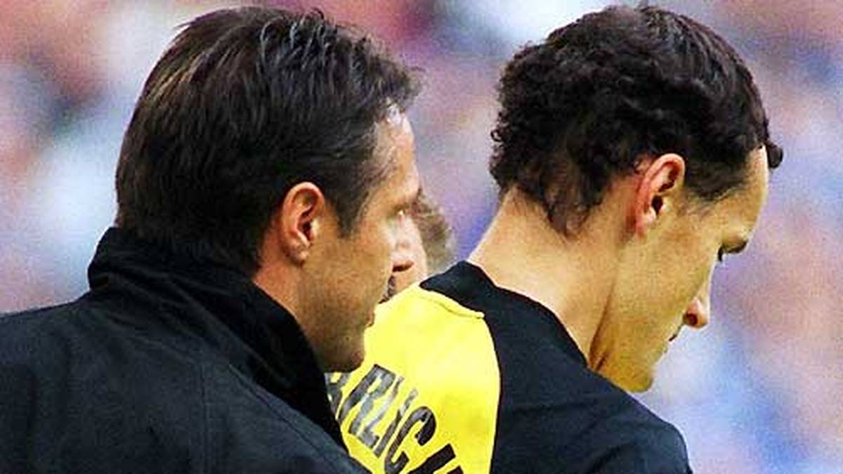 Ein Jahr später hat sich Herrlich zurückgekämpft. Im Derby gegen Schalke feiert er sein Comeback