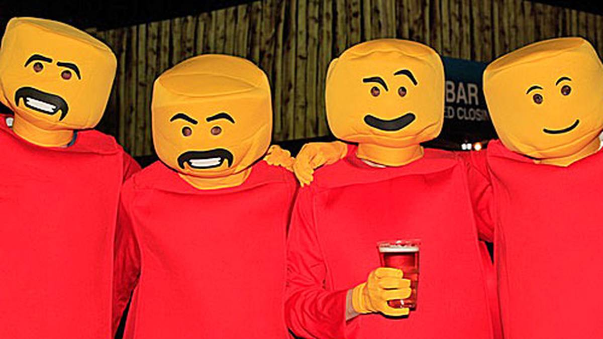 Diese Legomännchen sind aus dem Münsterland angereist (copyright: twitter@WillHillBet)