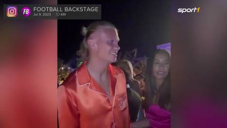 Erling Haaland sorgt einmal mehr mit einem aufsehenerregenden Outfit für bunte Bilder. Der Superstar von Manchester City lässt sich in Süditalien mit einem Luxus-Zweiteiler und seiner Freundin ablichten.  
