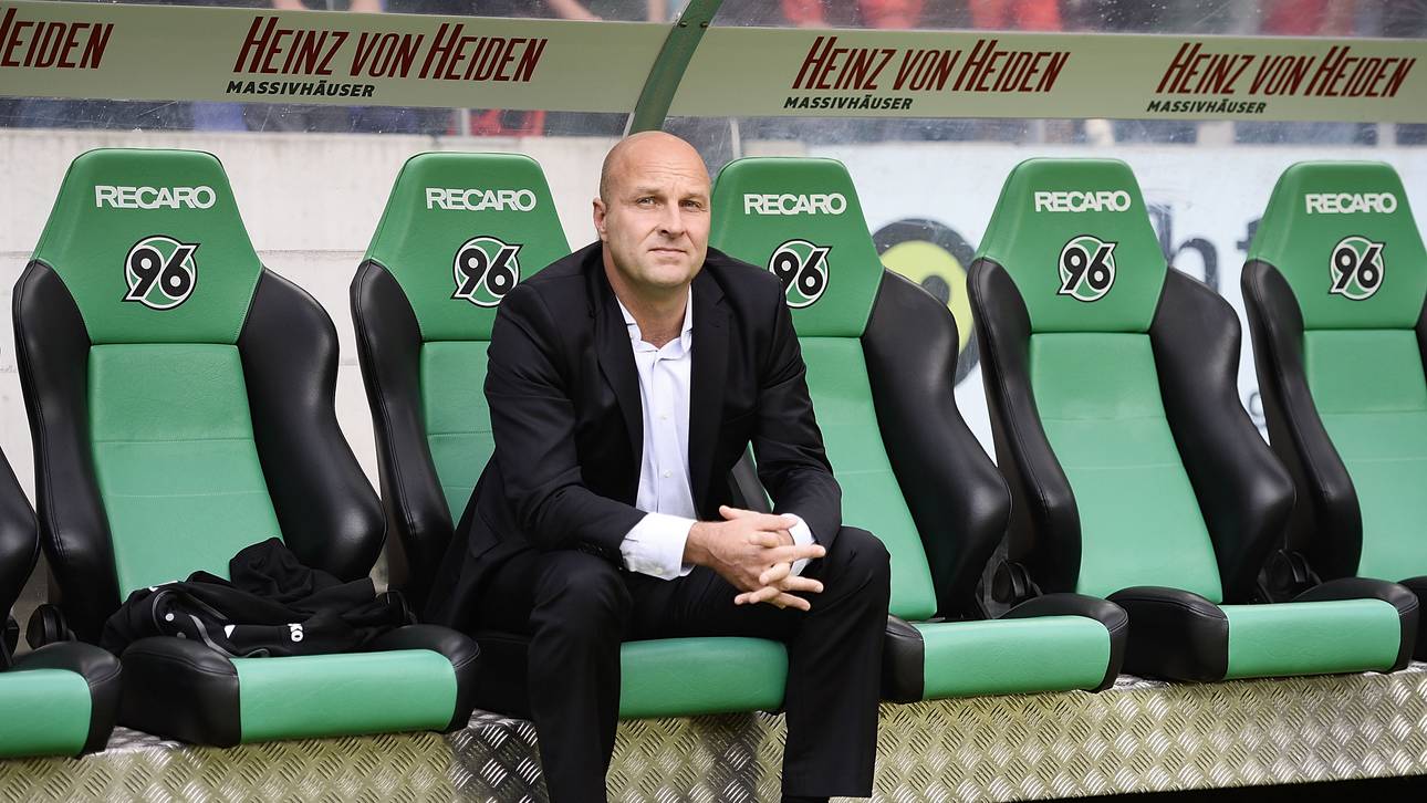 Hannover 96 v FC Schalke 04 - Bundesliga