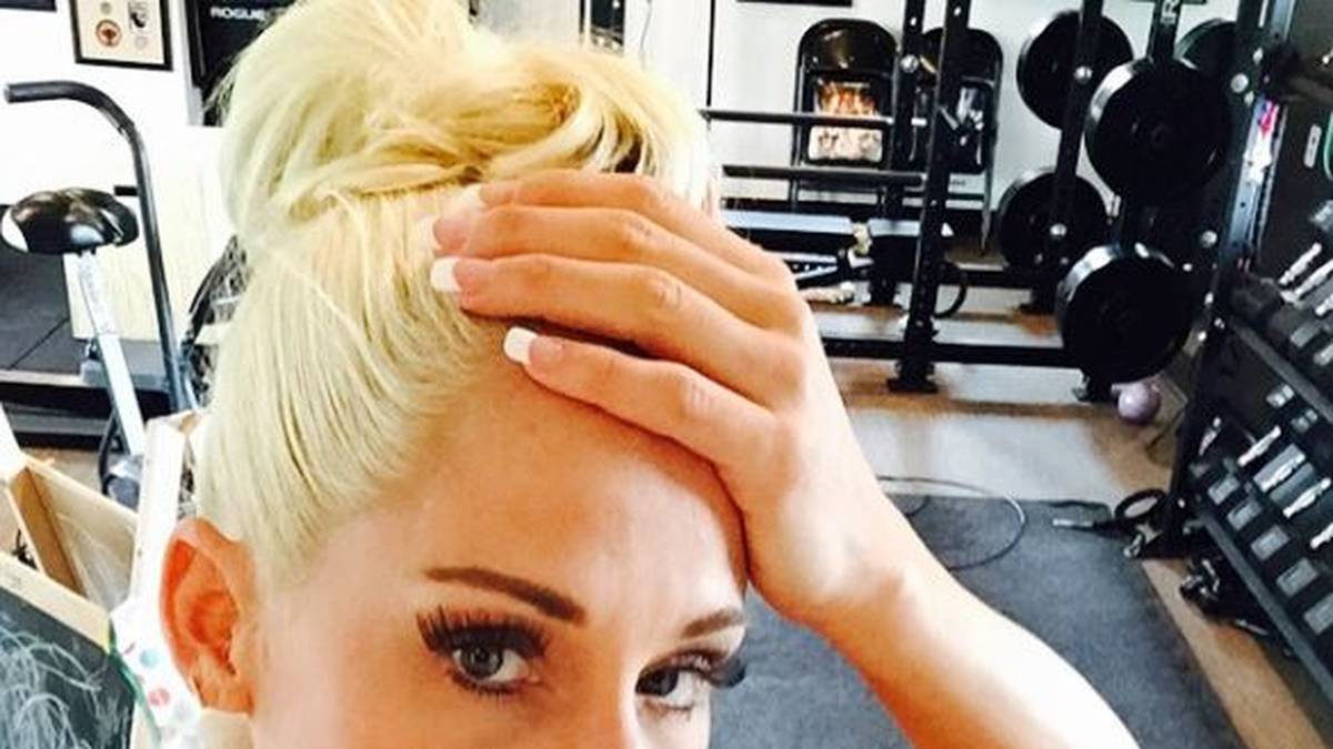 Oft meldet sie sich aus dem Trainingsraum: Das langjährige Fitnessmodel gilt als sportbesessen und als Grund dafür, dass der Taker auch im hohen Alter noch in Top-Form ist