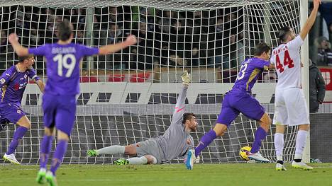 Mario Gomez jubelt für den AC Florenz gegen den AS Rom