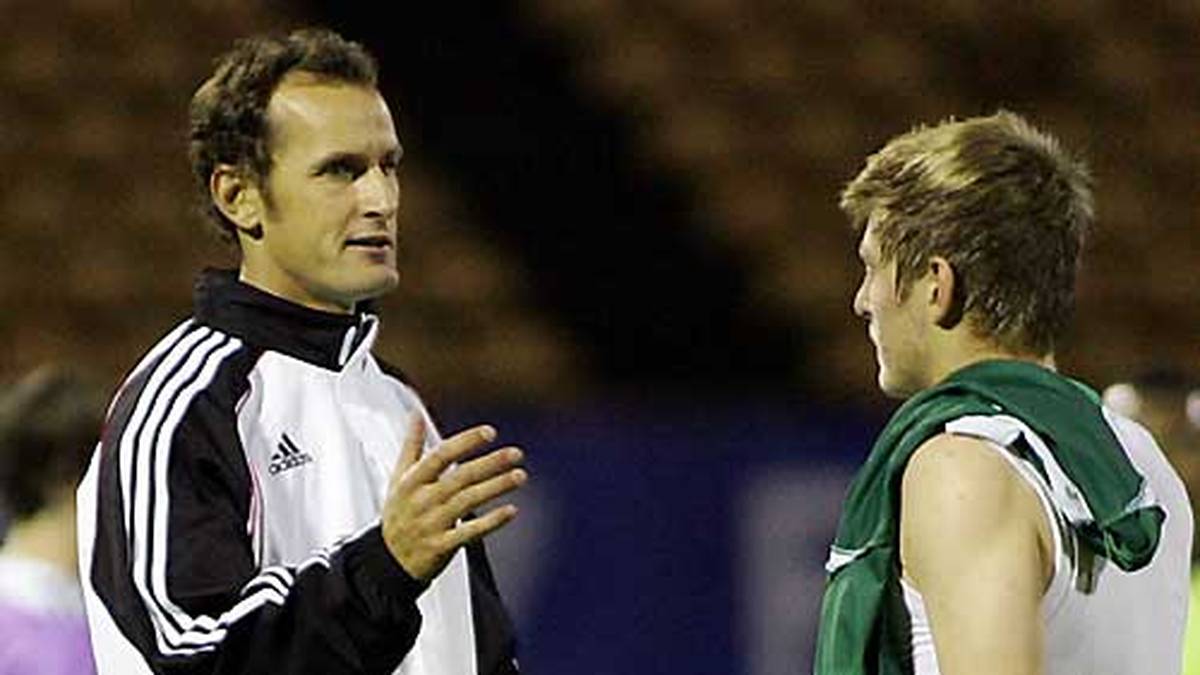 Sein größter Erfolg als U-17-Trainer ist der dritte Platz bei der WM 2007. Toni Kroos (r.) wird dabei zum besten Spieler gewählt