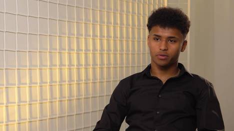 Karim Adeyemi erklärt seinen Wechsel zu Borussia Dortmund und zeigt seine Ambitionen für die kommende Saison mit dem BVB auf. 