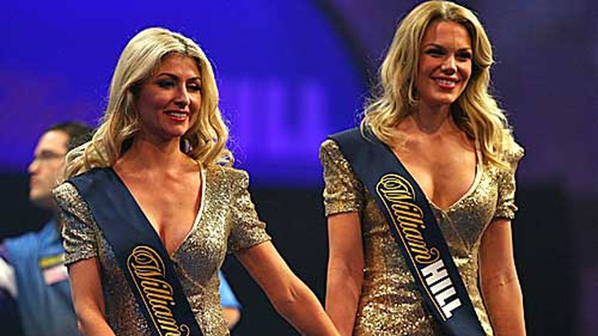 Aber auch die heißen Kurven dürfen auch nicht fehlen. Die Walk-On-Girls haben gute Laune