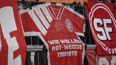 Die Fans des FC Bayern fordern Trikots in Rot und Weiß