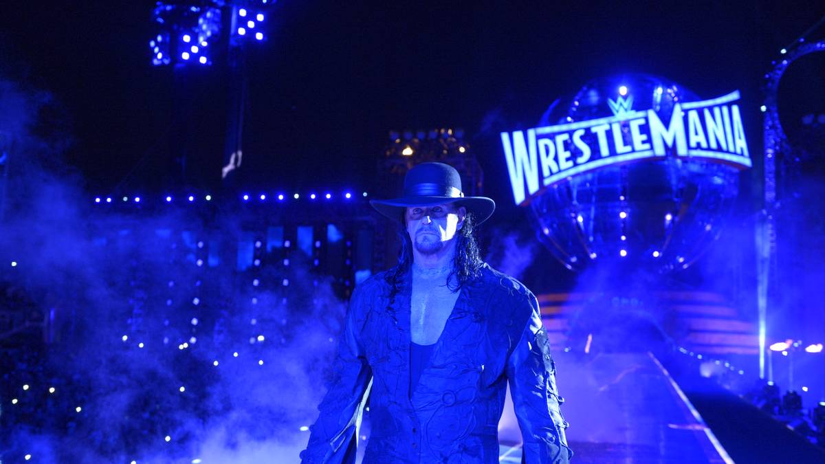 Der gesundheitlich schwer angeschlagene Undertaker fühlte sich aber doch noch fit genug für eine Ehrenrunde. Bei WrestleMania 35 kehrte er zurück und trat gegen Superstar John Cena an. Eine geplante OP mit Einsetzung einer künstlichen Hüfte ist dafür anscheinend auch verschoben worden