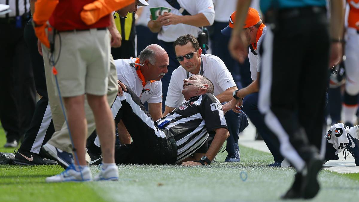 GARY ARTHUR: Footballspieler leben gefährlich. Beim Saisonauftakt der NFL 2015 erwischt es aber einen Schiedsrichter. Gary Arthur prallt im Spiel der Denver Broncos gegen die Baltimore Ravens mit einem Spieler zusammen und erleidet dabei einen Schlüsselbeinbruch