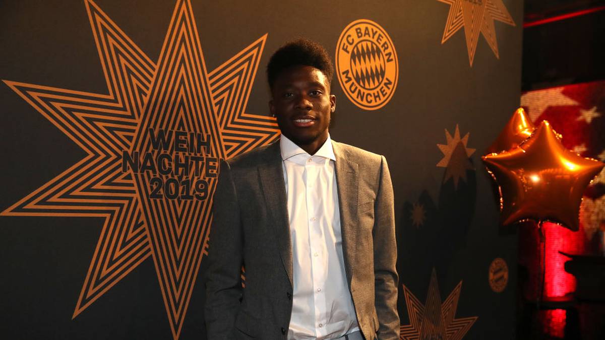 Youngster Alphonso Davies hält sein Outfit schlichter