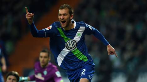 Bas Dost vom VfL Wolfsburg jubelt nach seinem Tor gegen den SV Werder Bremen