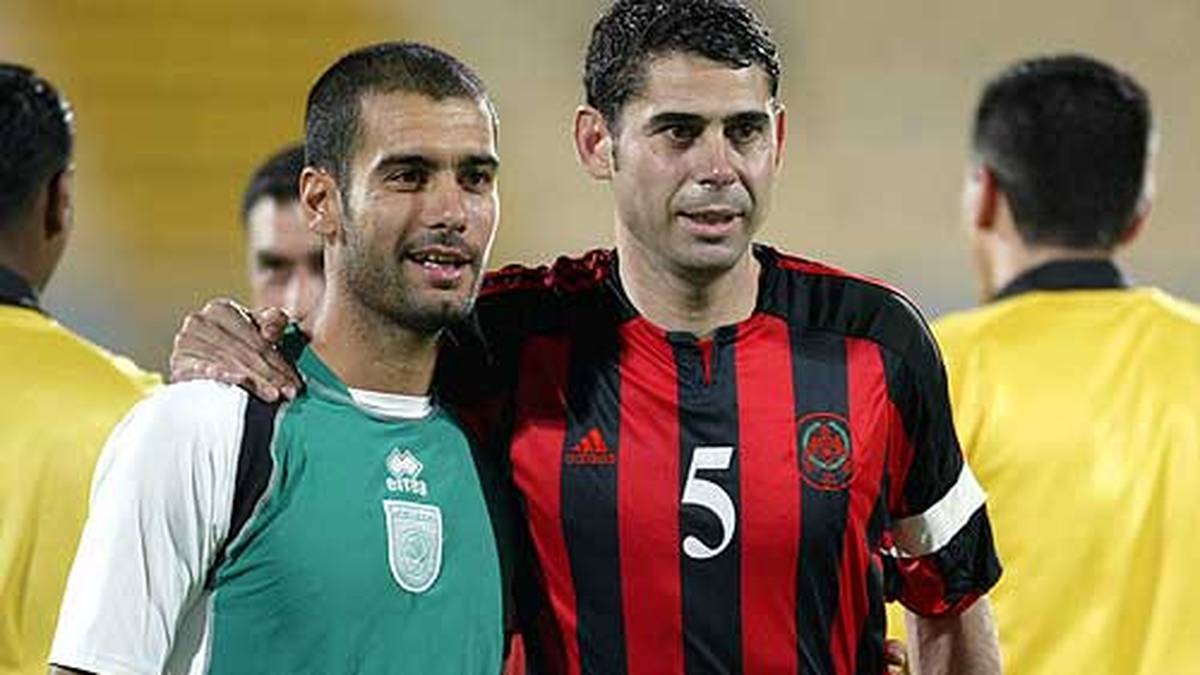 Mit Fernando Hierro (r.) lässt zu der Zeit ein weiterer Spanier und Ex-Kollege aus der Nationalmannschaft seine Karriere im Wüstenstaat ausklingen. Guardiola spielt 2006 noch ein halbes Jahr in Mexiko für Dorados de Sinaloa, dann beendet er seine Profi-Laufbahn