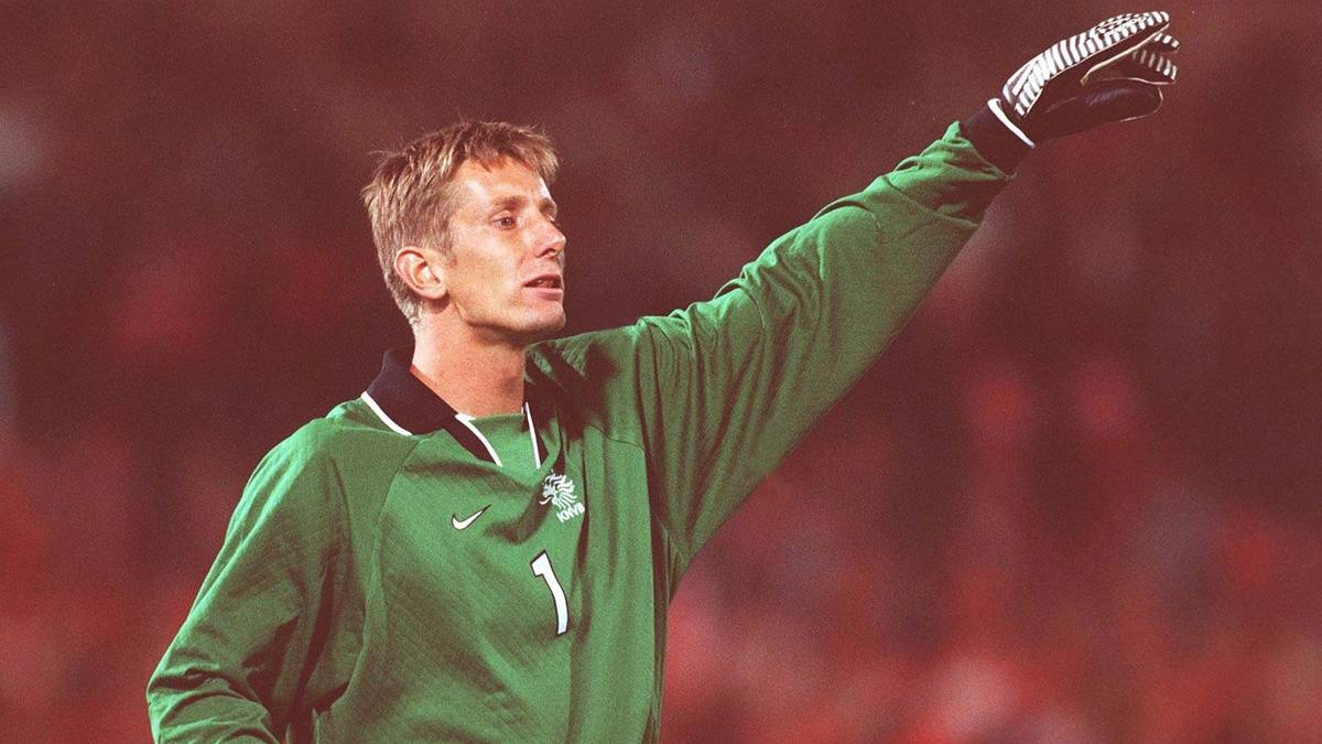 Nach Stationen bei Juventus Turin und dem FC Fulham wird er von 2005 bis 2011 eine Größe bei Manchester United. Mit den Engländern sichert er sich erneut den Henkelpott und gewinnt viermal die Premier League. heute ist er Ajax' Geschäftsführer