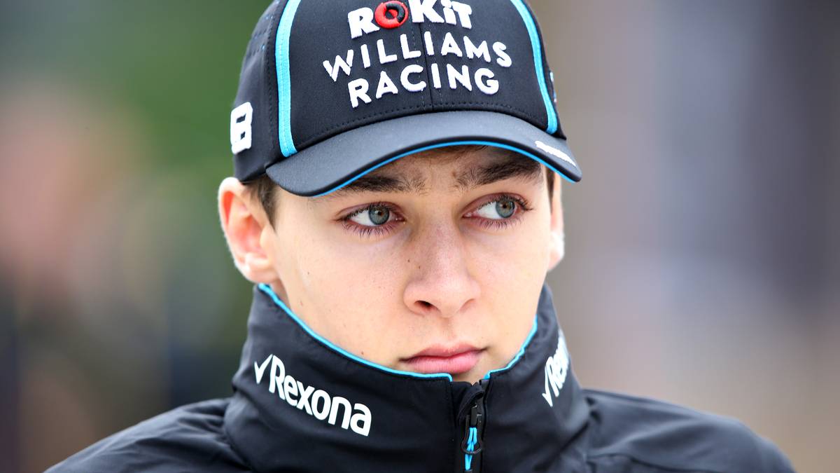 Sein Team schiebt den Wagen zu früh an den Boxengassen-Ausgang. Der Pole kassiert dafür eine Boxen-Durchfahrtsstrafe! Passt in den desolaten Gesamtzustand des Teams. Russell und Kubica kommen mit zwei Runden Rückstand auf die Plätze 15 und 16 ins Ziel. Ein weiterer desolater Auftritt