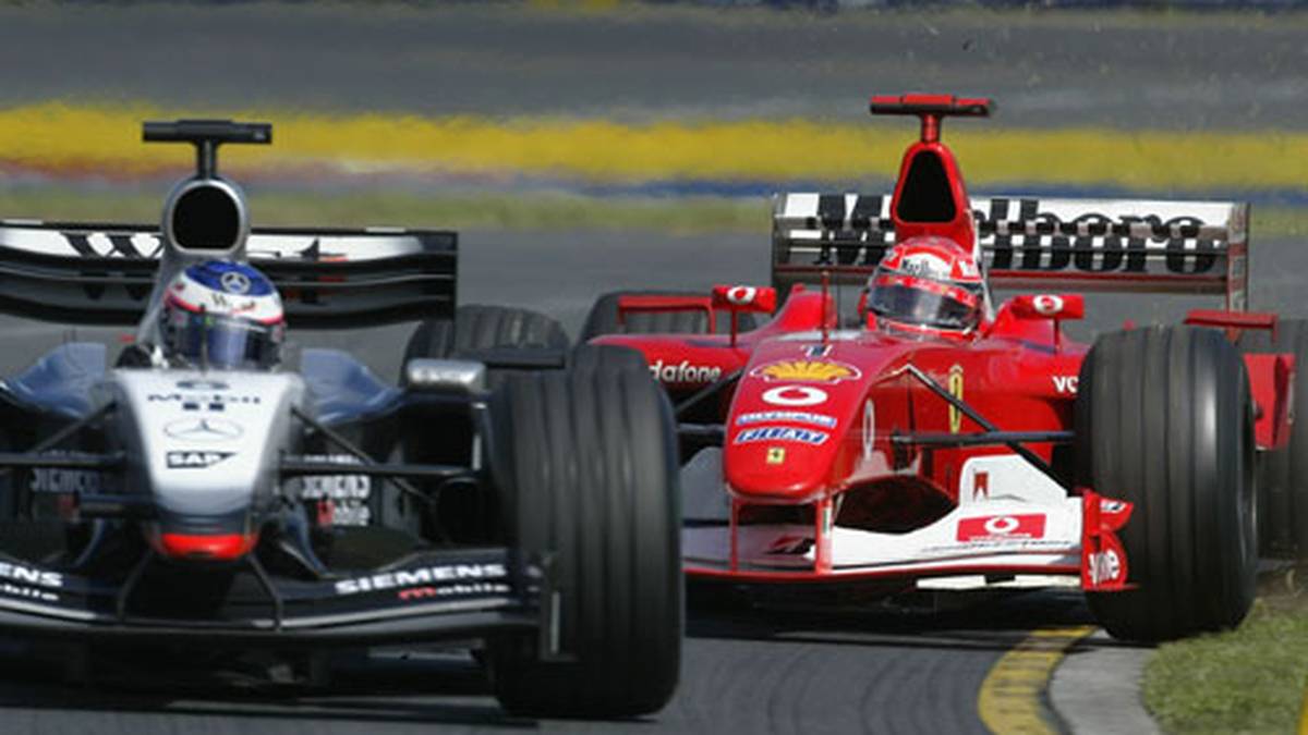 Wesentlich ruppiger geht es hingegen in der WM zu. Kimi Räikkönen macht Schumacher von Beginn an Druck 