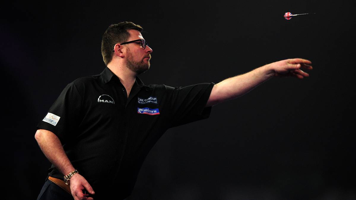 PLATZ 4 - JAMES WADE (PDC Order of Merit: 9): 13 TV-Spiele in Folge war Wade bis zum Grand Slam of Darts ungeschlagen, dann scheiterte er überraschend an Michael Unterbuchner. Doch nach einigen durchschnittlichen Jahren ist "The Machine" wieder in Top-Form. Bei der WM kann er die ganz große Bühne für sich nutzen, allerdings muss er vermutlich einige große Namen aus dem Weg räumen.