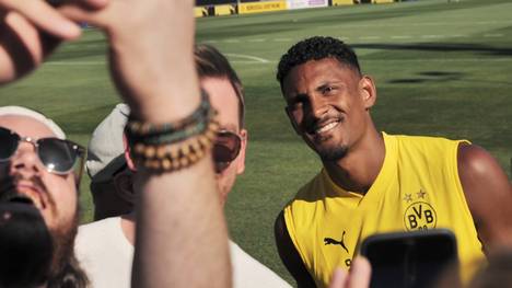Sébastian Haller tritt als Neuzugang bei Borussia Dortmund in die große Fußstapfen von Erling Haaland. Dennoch sei er nicht zum BVB gekommen, um den Norweger zu ersetzen.  