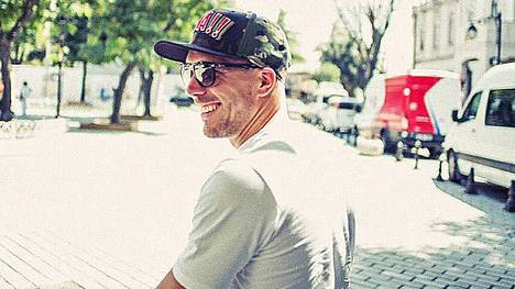 Lukas Podolski ist das Lachen nach einem Resaurant-Besuch mittlerweile vergangen 