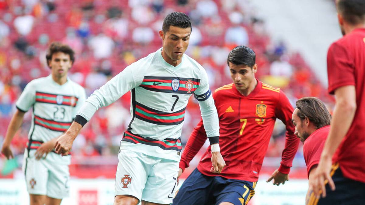 Deutlich moderner ist das Auswärtstrikot für Ronaldo & Co. bei der EM 2021.