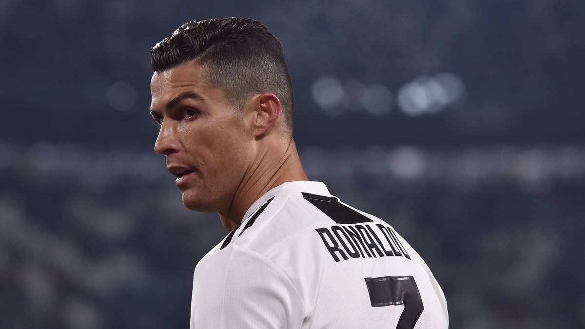 JUVENTUS TURIN (Platz 11): Zur "Alten Dame" fehlt den Borussen jedoch noch eine ganze Schippe. 394,9 Millionen Euro konnten die Italiener in der vergangenen Spielzeit umsetzen. Man kann davon ausgehen, dass der Ronaldo-Effekt die Turiner in den kommenden Jahren wieder in die Top-10 spülen wird